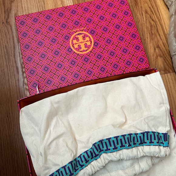 Tory Burch sandals. - Picture 4 of 5